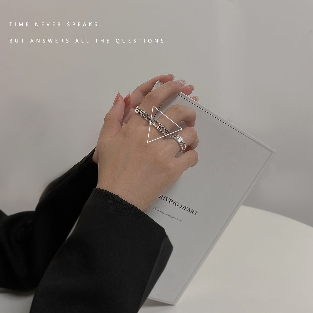 Retro Light Luxury Chain Letter Double Ring Women