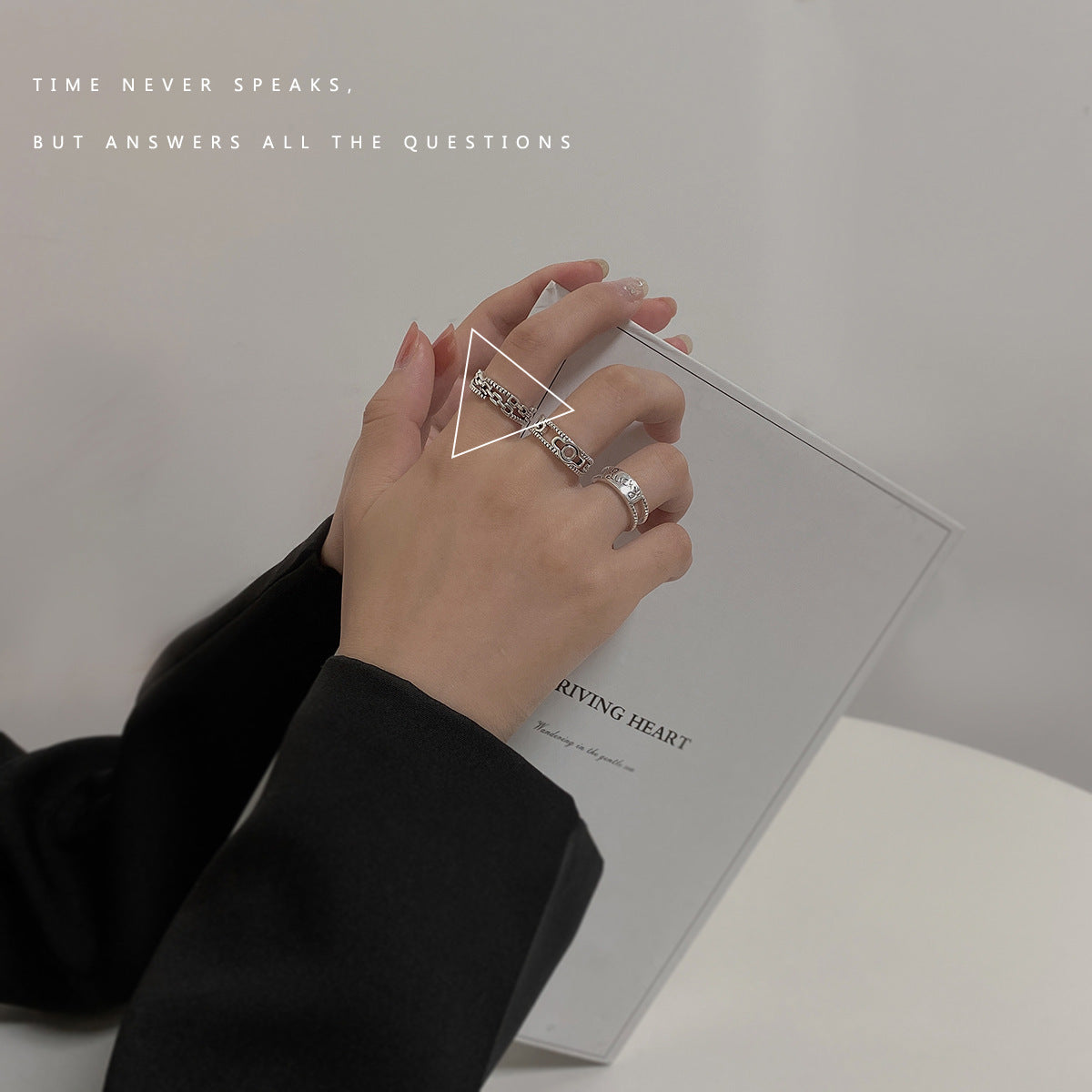 Retro Light Luxury Chain Letter Double Ring Women